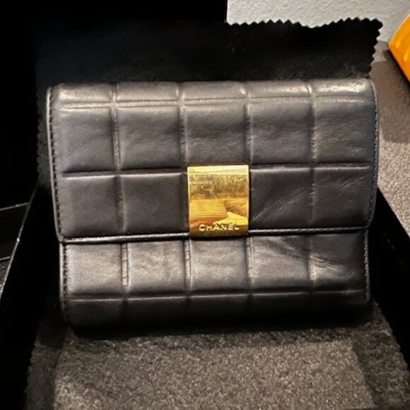 Chanel Chocolate Bar Quilted Black Lambskin Wallet w/ Box & Holograms - Picture 2 of 10